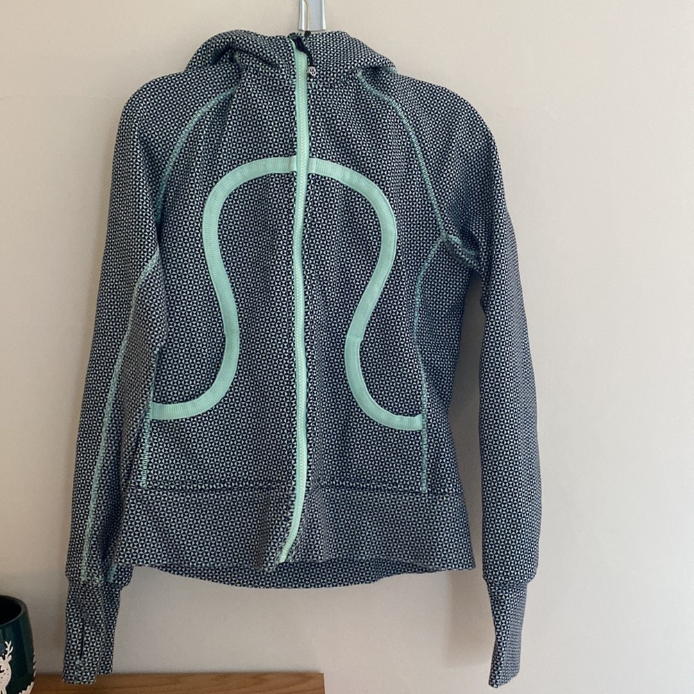 Turquoise lulu lemon full zip jacket size 8 fits like a medium